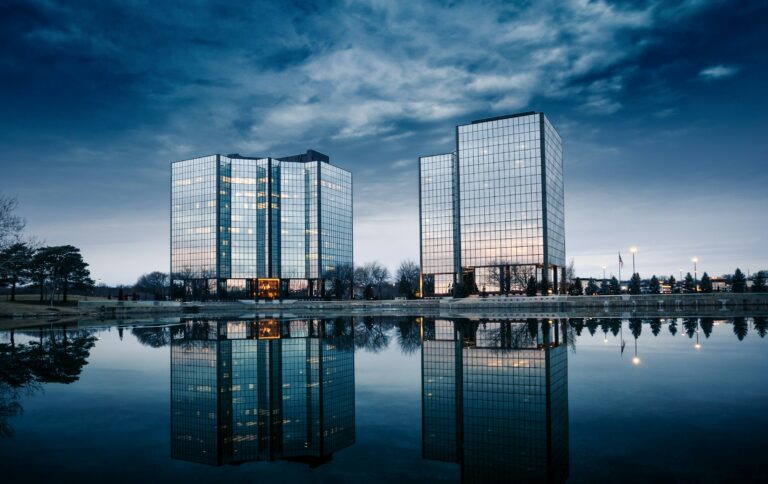 Office buildings beside a lake in Overland Park, Kansas